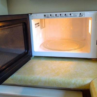 Lot 98: GE Microwave Model JES1142Sj