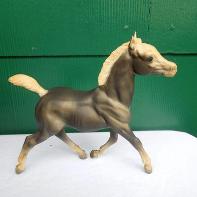 Lot 232: Log Cabin and 1960's Model Horses