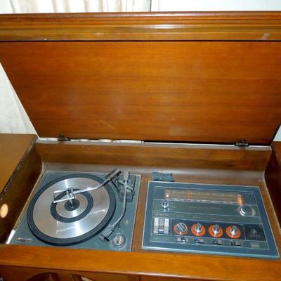 Lot 111: Vintage GE Solid State Stereo Console w/ Manual and Specs