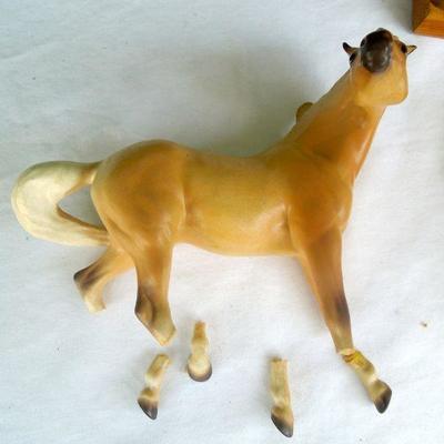 Lot 232: Log Cabin and 1960's Model Horses