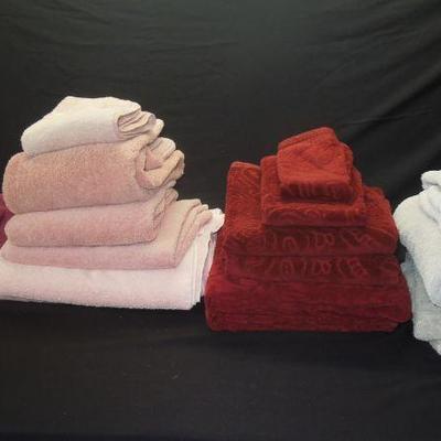 Lot 14: Bath and Hand Towels