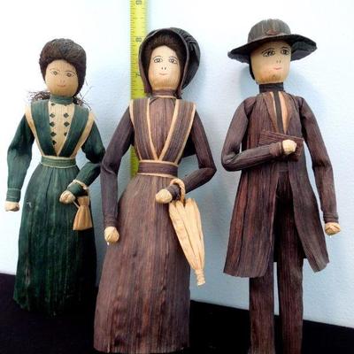 Lot 197: Lot of Vintage Collectibles  and Folk Art