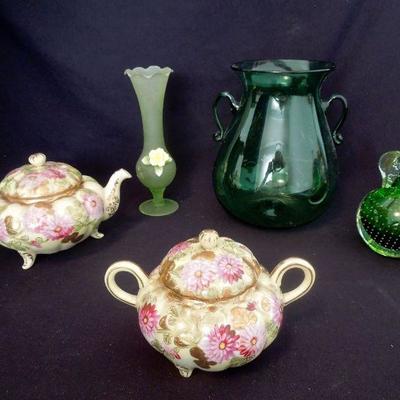 Lot 205: Antique and Vintage Green Glass and Porcelain Lot
