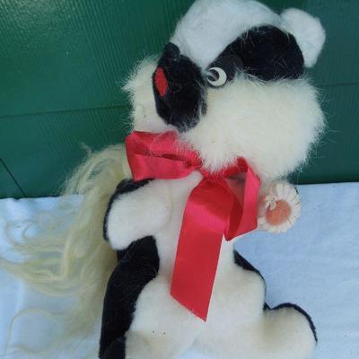 Lot 229: Six 1960's Stuffed Carnival Prize Animals