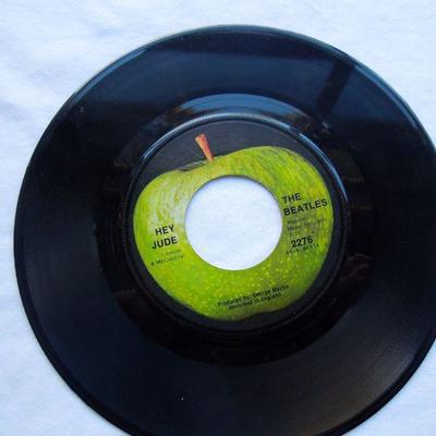 Lot 107: Beatles 45 rpm Collection Apple and Capitol Label