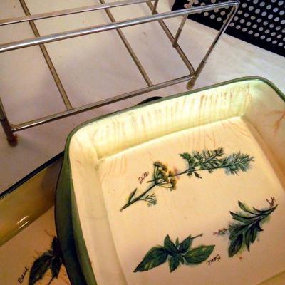 Lot 166: Basic Kitchen Essentials/Pots /Casserole/Cast Iron