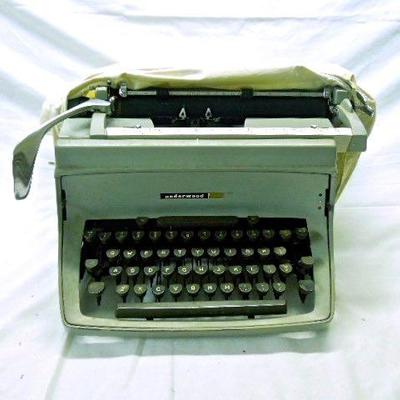 Lot 24: Underwood 5 Manual Typewriter with Cover (2 of 2)