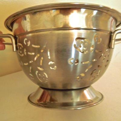 Lot 166: Basic Kitchen Essentials/Pots /Casserole/Cast Iron