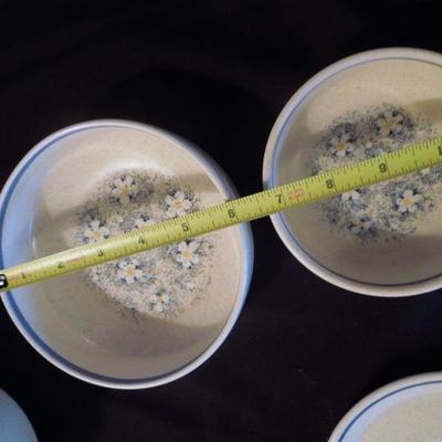Lot 170: 2 Sets of Vintage Dinnerware and Glassware