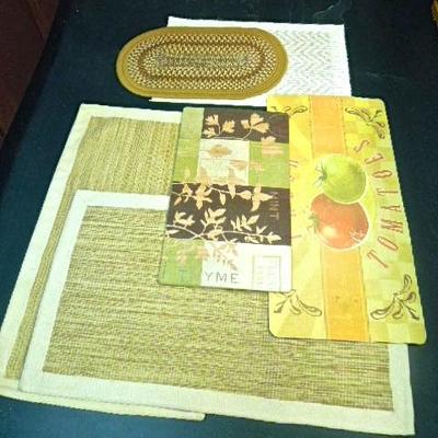 Lot 4: Floor and Kitchen Mats: Cloth, Woven and Foam