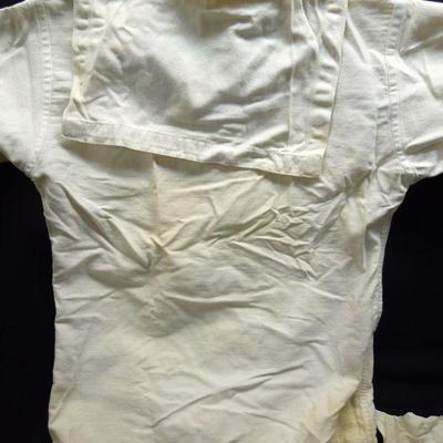 Lot 142: Vintage WWII Navy Medic Whites /Patch /4 Sailor Gob Hats