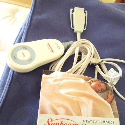 160: Twin Electric Blanket, Two Other Blankets and Qulit