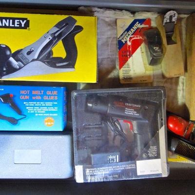 Lot 238: Craftsman 6 Drawer Metal Tool Cabinet with Contents