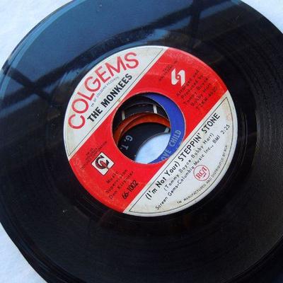 Lot 109: Collection of Vintage 45rpm Records x 86