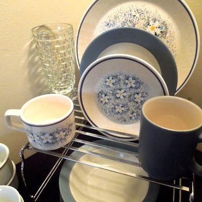 Lot 170: 2 Sets of Vintage Dinnerware and Glassware