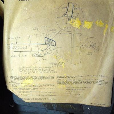 Lot 147: Vintage GE P7 Stove Range 1980's Harvest Gold