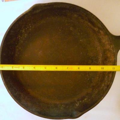 Lot 166: Basic Kitchen Essentials/Pots /Casserole/Cast Iron