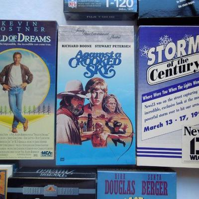 Lot 113: Zenith VCR and 20 Classic VHS Tapes