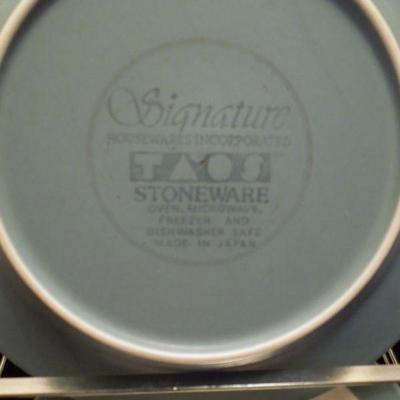 Lot 170: 2 Sets of Vintage Dinnerware and Glassware