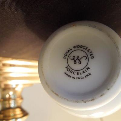 Lot 175: Mixed Lot Beverage and Tabletop Pieces