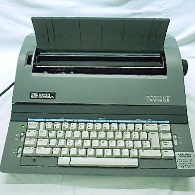 Lot 31: Vintage Smith Corona Deville 125 Spellright Dictionary Typewriter