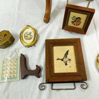 Lot 60: Assortment of Vintage Decoratives and Accent Pieces