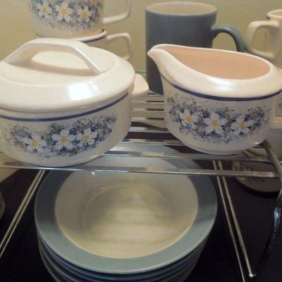 Lot 170: 2 Sets of Vintage Dinnerware and Glassware