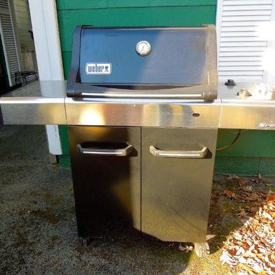 Lot 44: Weber Spirit E210 Grill with Tank and Cover