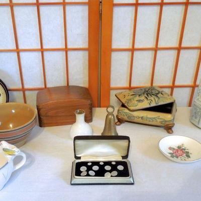 Lot 152: Group of Decoratives and Collectibles