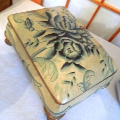 Lot 152: Group of Decoratives and Collectibles