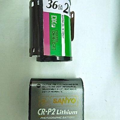 Lot 33: Polaroid Ultra 600 Unopened Camera/ Minolta Freedom 90 EX Zoom with Film