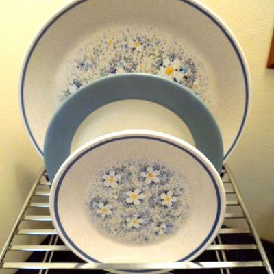 Lot 170: 2 Sets of Vintage Dinnerware and Glassware