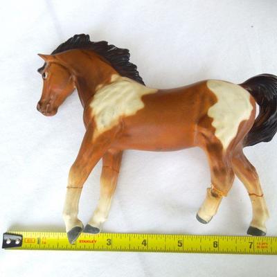 Lot 232: Log Cabin and 1960's Model Horses