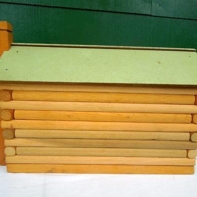 Lot 232: Log Cabin and 1960's Model Horses