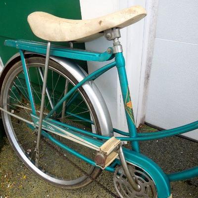 Lot 233: 1960's Bicycles and Parts: Murray and Schwinn