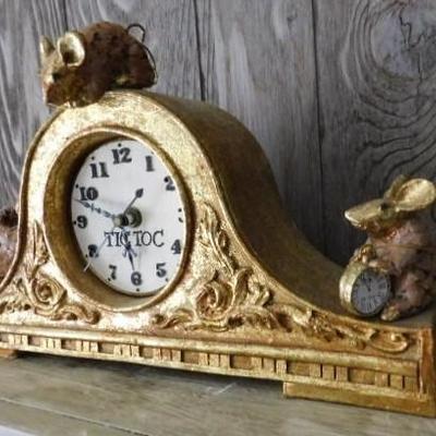 Tic Toc Mouse Ran Up the Clock Vintage Hallmark Battery Operated Clock