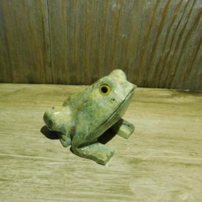 Carved Jadette Frog Figurine 2.5