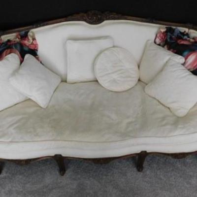 Classic Victorian Single Cushion Couch