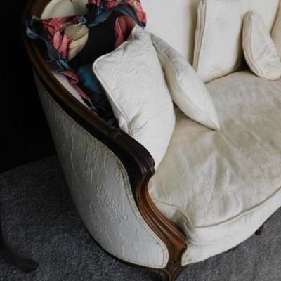 Classic Victorian Single Cushion Couch