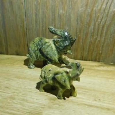 Carved Jadette Elephant Set Figurine 2.5