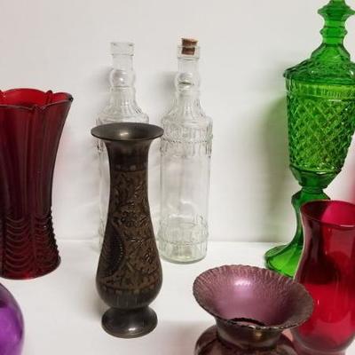 Lot 552 - Vase/Bottle 