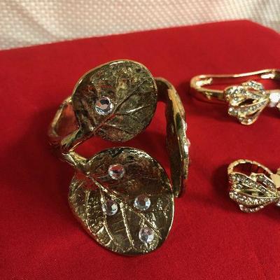 Lot 21 - Rings and bracelets, Gold Tone, faux diamond