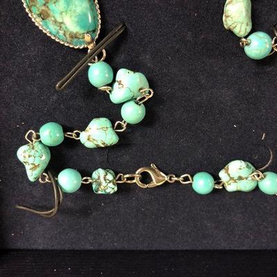 Lot 58 Stauer Turquoise Necklace in Box
