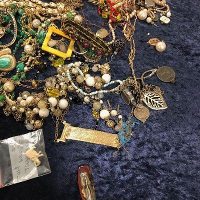 Lot 19 - Jewelry Large lot parts repair Jewelry Making