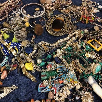 Lot 19 - Jewelry Large lot parts repair Jewelry Making