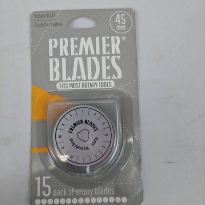 Approx. 40 Glue Sticks & 15 Premier Blades (45mm)