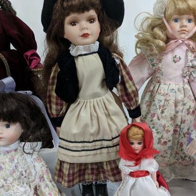 6 Porcelain Doll Lot & 1 Souvenir Doll (Poland), Mother & Daughter Set