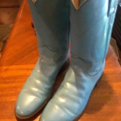 WOMEN JUSTIN SIZE 7B TEAL COLOR LEATHER BOOTS WITH LEATHER SOLES	