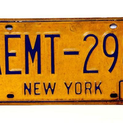 Vintage NYC New York City License Plate AEMT-298 Nice Condition