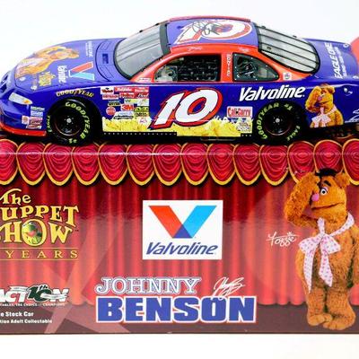 JOHNNY BENSON SIGNED #10 Valvoilne MUPPET SHOW 25th NASCAR 1/24 Die Cast
